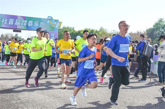 2023年4月16日上午，德鄰社首屆踏春樂跑在美麗的正直公園歡樂開跑。