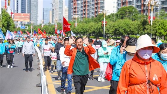 臨沂市第十三屆全民健身運(yùn)動會開幕式暨“房源集團(tuán)杯”第七屆萬人健步行活動圓滿舉